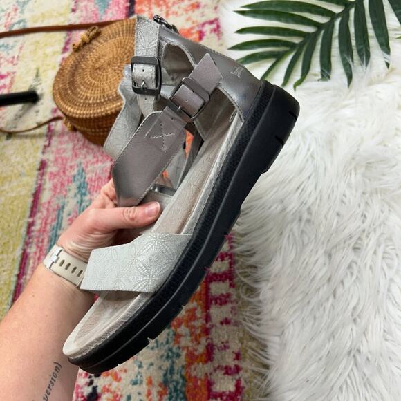 Jambu Silver Gray Leather Strappy Ankle Gladiator Sandal 9.5 - Picture 4 of 9